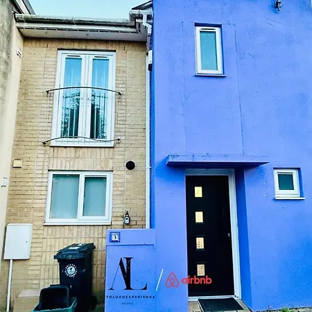 Modern 5 Bedroom By Altoluxoexperience Short Lets & Serviced With Free Wifi & Parking Hébergement de vacances *