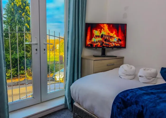 Modern 5 Bedroom By Altoluxoexperience Short Lets & Serviced With Free Wifi & Parking Hébergement de vacances *