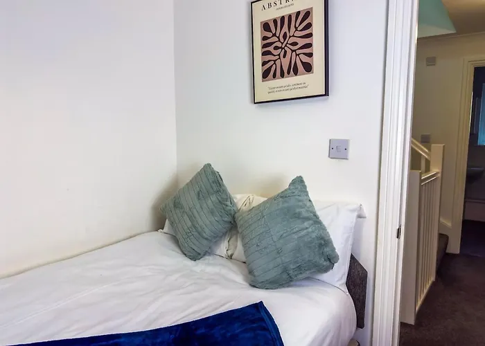 Modern 5 Bedroom By Altoluxoexperience Short Lets & Serviced With Free Wifi & Parking Hébergement de vacances Bristol