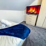 Modern 5 Bedroom By Altoluxoexperience Short Lets & Serviced With Free Wifi & Parking 펜션 *