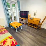 Modern 5 Bedroom By Altoluxoexperience Short Lets & Serviced With Free Wifi & Parking Holiday home *