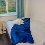 Modern 5 Bedroom By Altoluxoexperience Short Lets & Serviced With Free Wifi & Parking Bristol