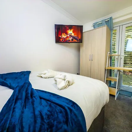 Modern 5 Bedroom By Altoluxoexperience Short Lets & Serviced With Free Wifi & Parking 펜션