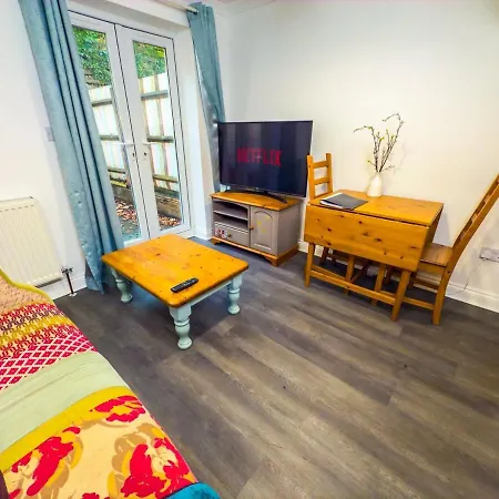 Modern 5 Bedroom By Altoluxoexperience Short Lets & Serviced With Free Wifi & Parking Tatil Evi *