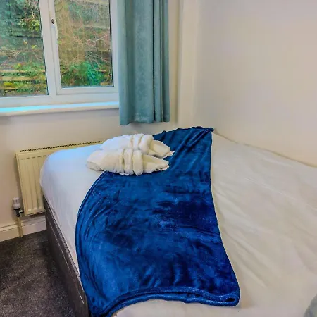 Modern 5 Bedroom By Altoluxoexperience Short Lets & Serviced With Free Wifi & Parking Bristol