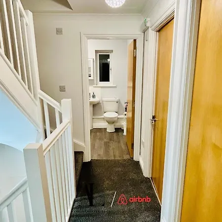 Modern 5 Bedroom By Altoluxoexperience Short Lets & Serviced With Free Wifi & Parking Dom wakacyjny