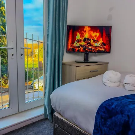 Modern 5 Bedroom By Altoluxoexperience Short Lets & Serviced With Free Wifi & Parking *