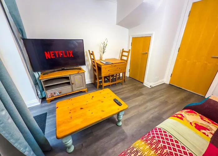 Modern 5 Bedroom By Altoluxoexperience Short Lets & Serviced With Free Wifi & Parking Bristol