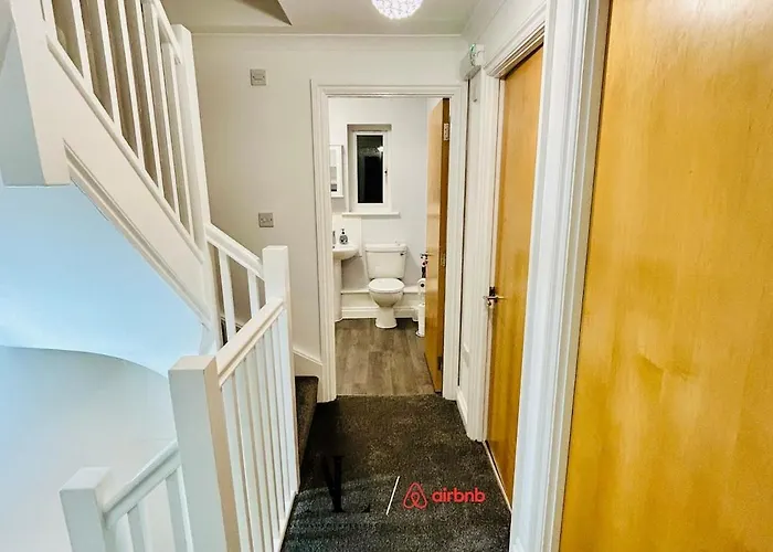 Modern 5 Bedroom By Altoluxoexperience Short Lets & Serviced With Free Wifi & Parking Vakantiehuis