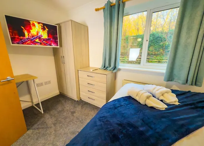 Modern 5 Bedroom By Altoluxoexperience Short Lets & Serviced With Free Wifi & Parking * Bristol